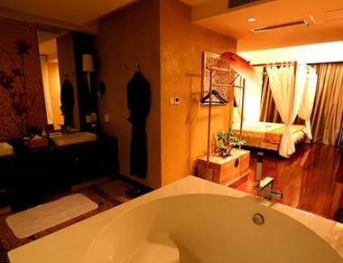 杭州下城区养生会所的黄昏恋：当爱情遇上八十岁